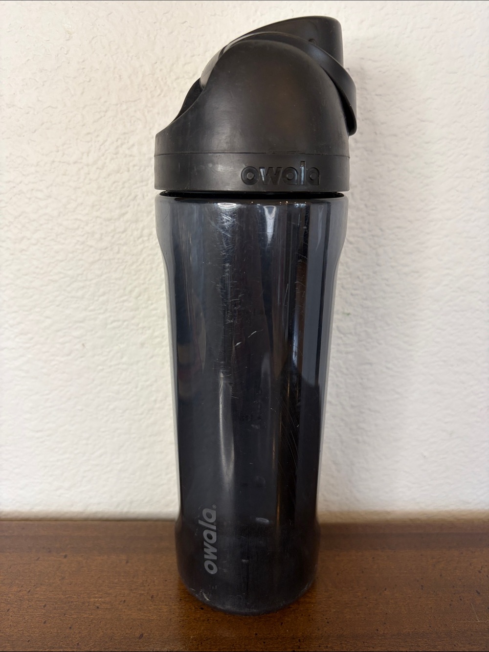 Owala Black Free Sip Flip Lid Plastic Water Bottle 24o